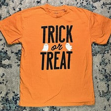 Halloween Trick or Treat t shirt Size M