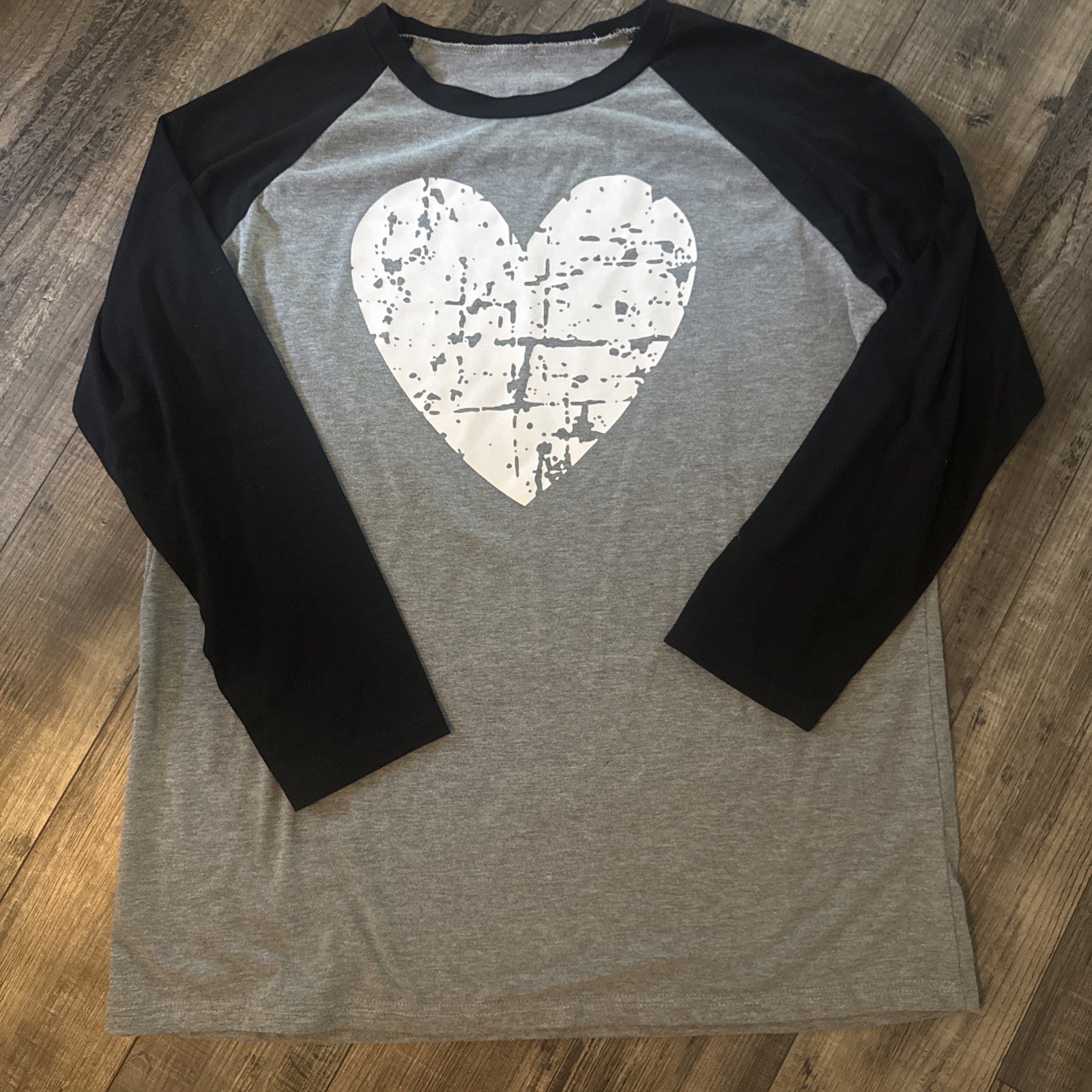 Graphic Heart Softball T-Shirt  L-XL Blk Gray Wht Basic comfort Back to school