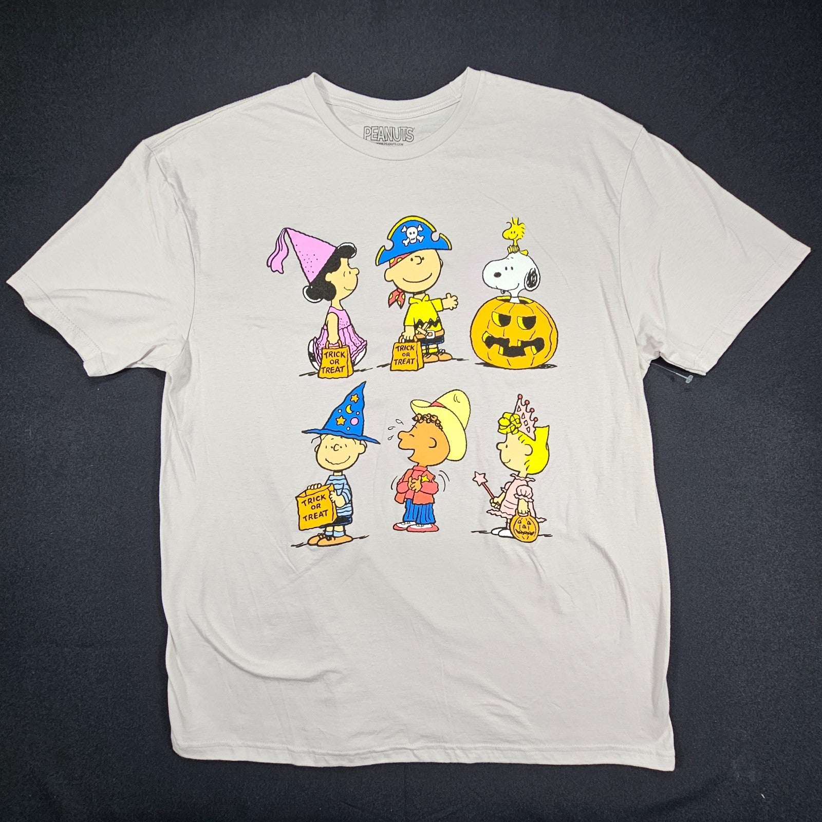 Peanuts Halloween T-Shirt XL Trick Or Treat Snoopy Charlie Brown