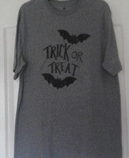 MEN'S NOVELTY T-SHIRT GRAY W/BLACK SAYING TRICK OR TREAT - SIZE L/HALLOWEEN